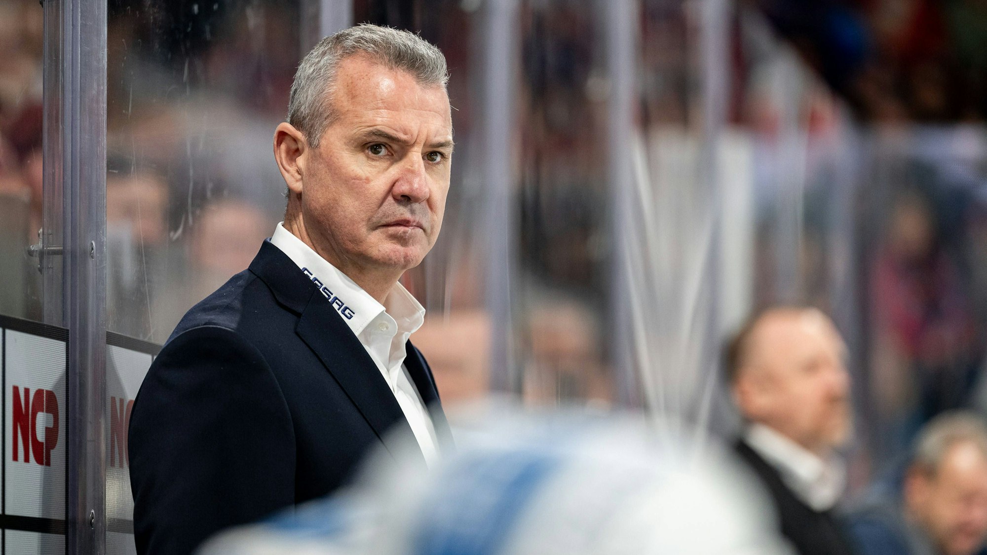 Berlins Trainer Serge Aubin erwartet am Freitag die Kölner Haie als Gegner.