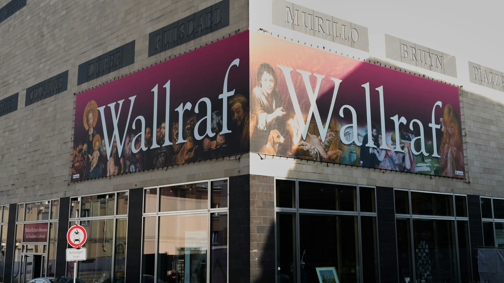 Das Wallraf-Richartz-Museum von außen