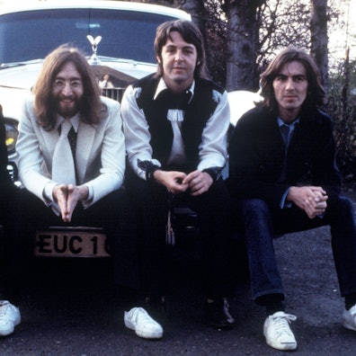 Ringo Starr (l-r), John Lennon, Paul McCartney und George Harrison von den Beatles (undatierte Aufnahme). Mehr als 50 Jahre nach der Trennung der Beatles erscheint am 02.11.2023 ihre wahrscheinlich letzte Single. «Now And Then» soll um 15 Uhr im Internet Premiere feiern. Am 10. November sollen die Kompilationsplatten «Rotes Album» und «Blaues Album» mit 21 hinzugefügten Titeln neu veröffentlicht werden.
