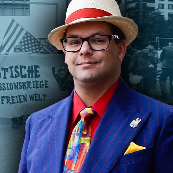 Heute knallbunt, früher in SA-Look: Der Ex-Neonazi Axel Reitz engagiert sich heute gegen Rechtsextremismus und Gewalt