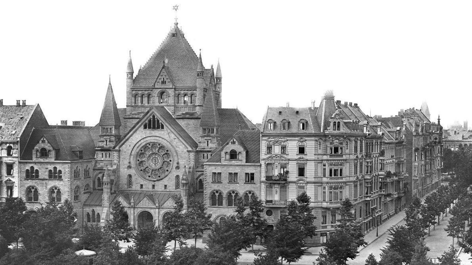 Die Kölner Synagoge in der Roonstraße zum Ende des 19. Jahrhunderts.