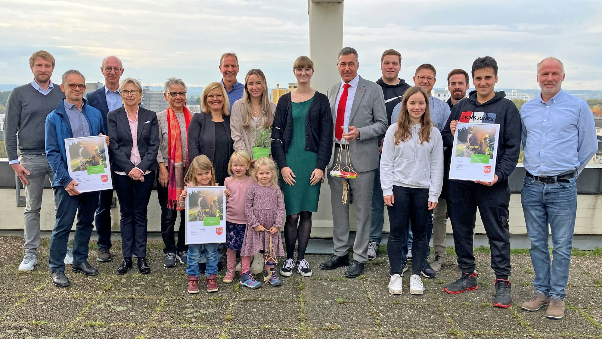 Das Foto zeigt die Preisträger des Klimaschutzpreises in Wesseling.