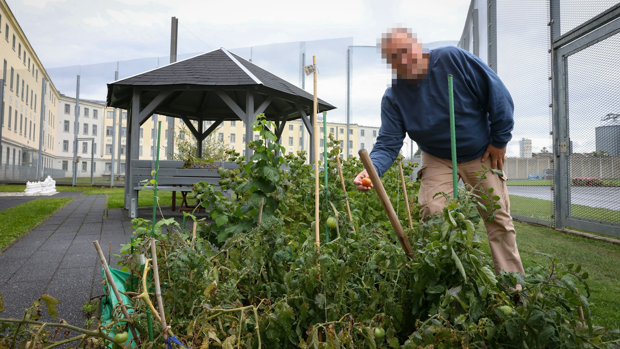 Häftling Anton H.,im Garten der JVA Rheinbach