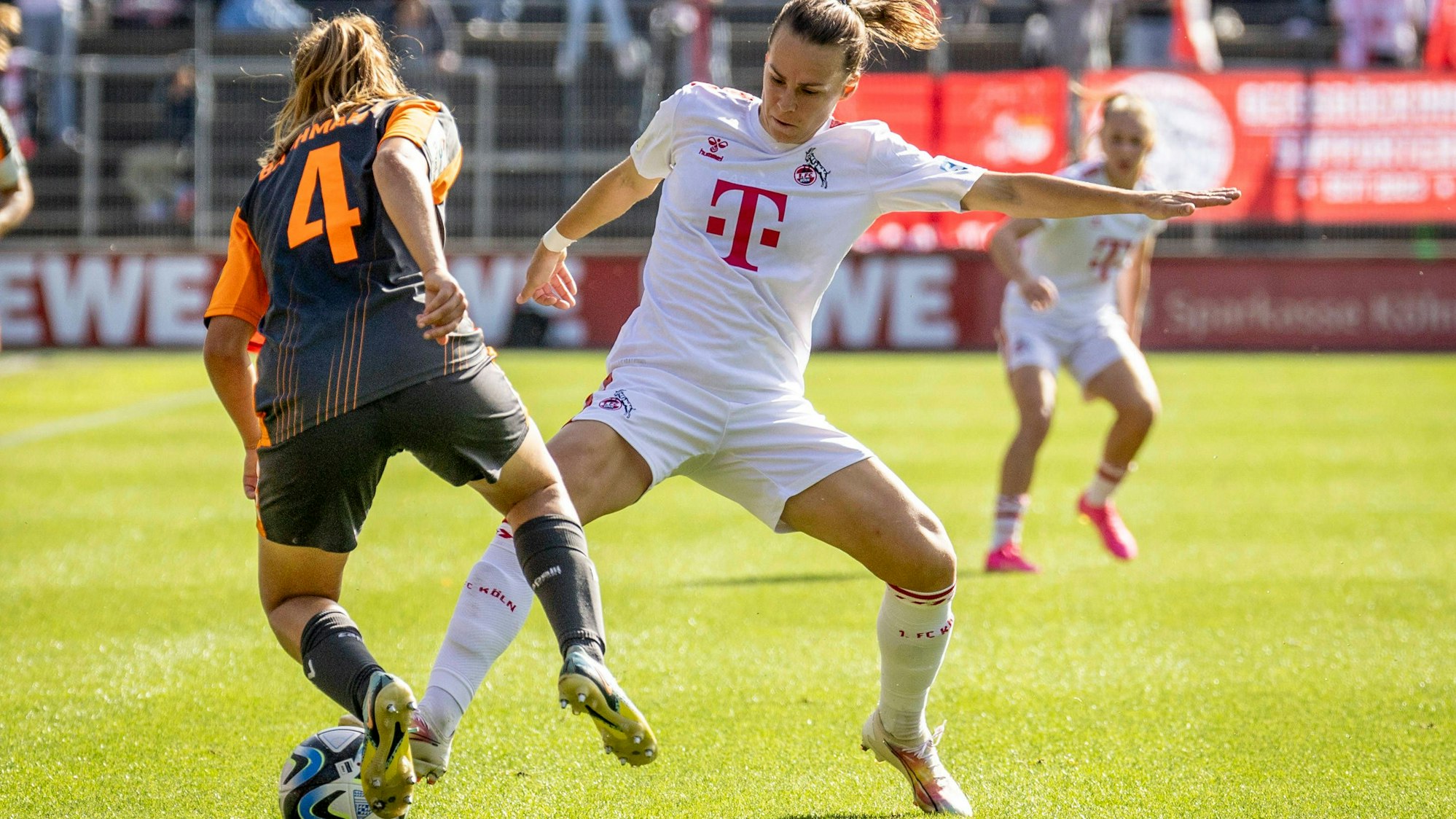 GOOGLE PIXEL Frauen-Bundesliga: 1. FC Köln - MSV Duisburg Im Zweikampf Kara Bathmann MSV Duisburg, Nr. 4 und Dora Zeller 1. FC Koeln, Nr. 19 GOOGLE PIXEL Frauen-Bundesliga: 1. FC Köln - MSV Duisburg, 3. Spieltag, am 07.10.2023 im Franz-Kremer-Stadion in Koeln. DFL REGULATIONS PROHIBIT ANY USE OF PHOTOGRAPHS AS IMAGE SEQUENCES AND/OR QUASI-VIDEO. *** GOOGLE PIXEL Womens Bundesliga 1 FC Köln MSV Duisburg In duel Kara Bathmann MSV Duisburg, Nr 4 and Dora Zeller 1 FC Koeln, Nr 19 GOOGLE PIXEL Womens Bundesliga 1 FC Köln MSV Duisburg, 3 Matchday, on 07 10 2023 at Franz Kremer Stadium in Koeln DFL REGULATIONS PROHIBIT ANY USE OF PHOTOGRAPHS AS IMAGE SEQUENCES AND OR QUASI VIDEO Copyright: xBEAUTIFULxSPORTS/LeahxKohringx