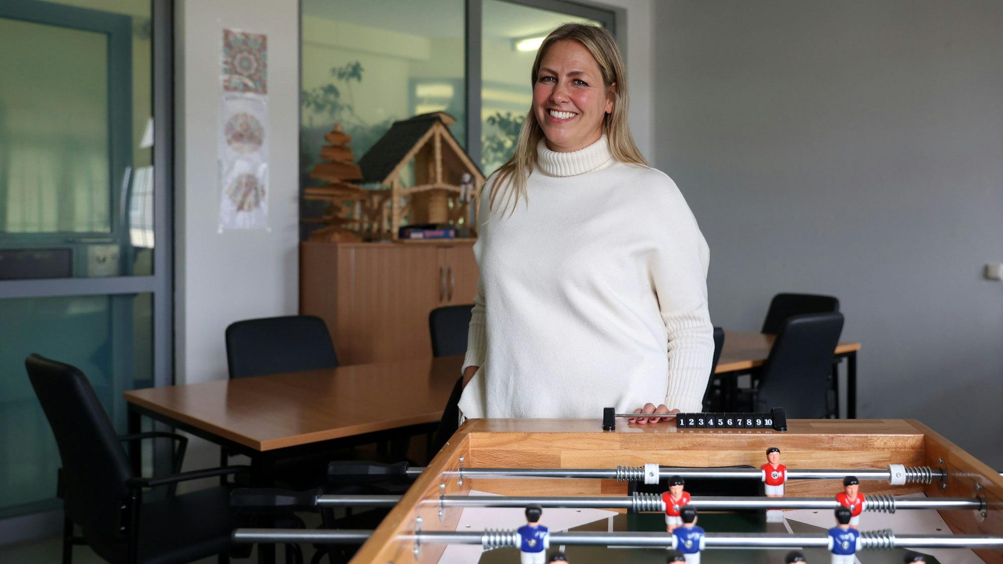 27.10.2023
Köln:
Reportage aus der JVA Rheinbach: Wie leben betagte Häftlinge in NRW-Gefängnissen.
Abteilung für lebensältere Inhaftierte
Natascha Kremer, Sozialarbeiterin
Foto: Martina Goyert