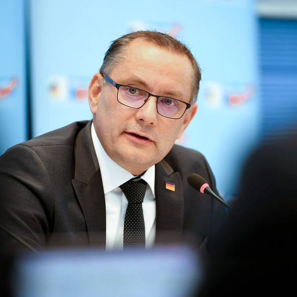 Tino Chrupalla, AfD-Bundesvorsitzender und Fraktionsvorsitzender der AfD, äußert sich am Rande einer Pressekonferenz zu dem Vorfall in Ingolstadt.