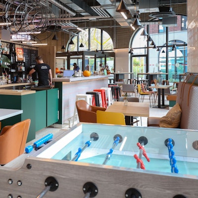 Blick in der Lobby des neuen Meininger-Hotels in Braunsfeld