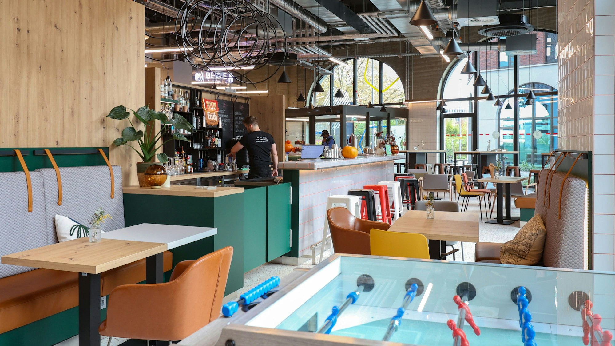 Blick in der Lobby des neuen Meininger-Hotels in Braunsfeld