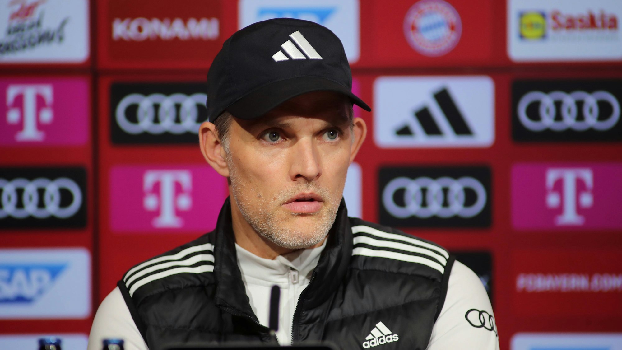 Bayern-Trainer Thomas Tuchel auf einer Bayern-PK.