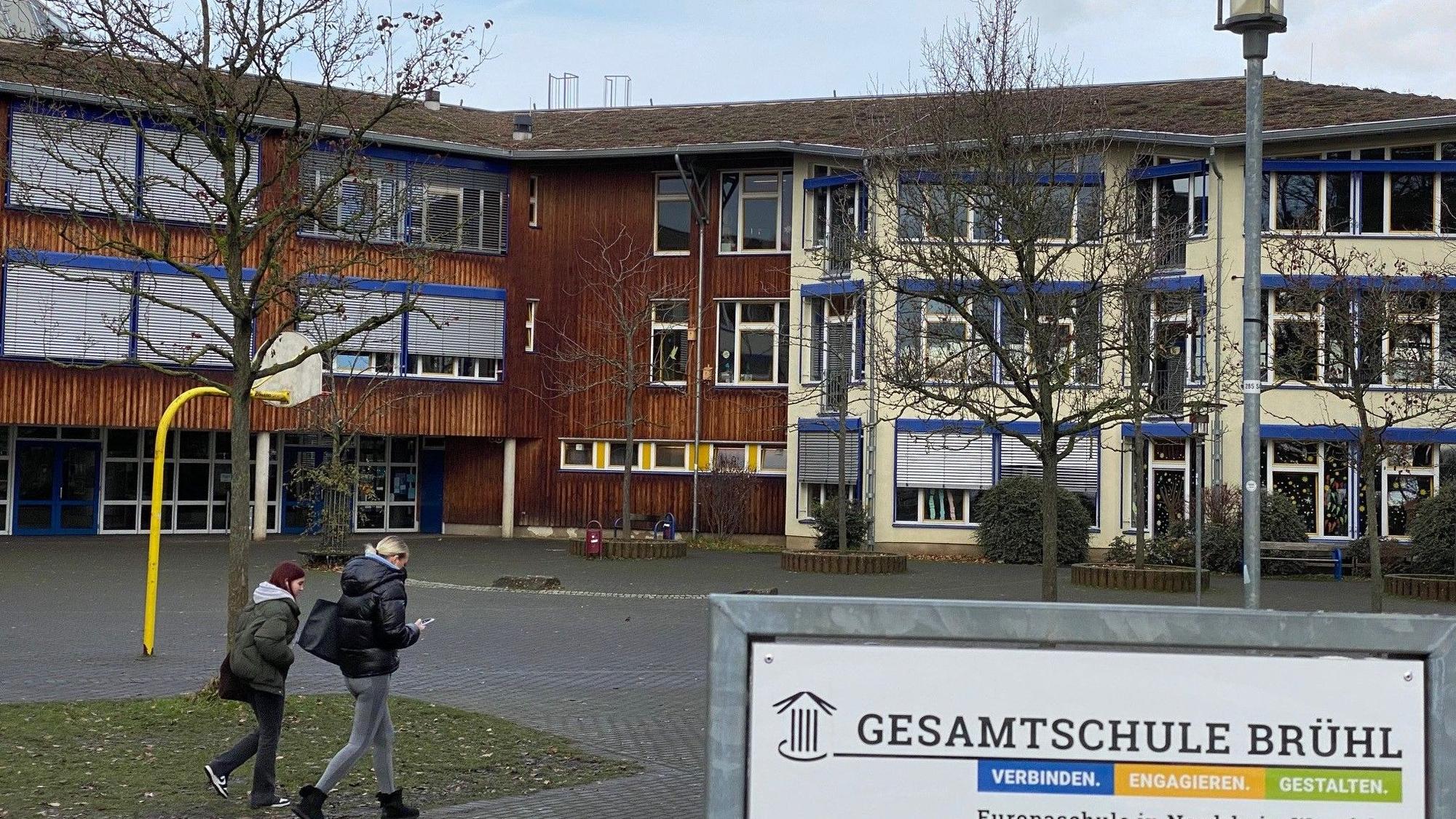 Zu sehen ist das Gebäude der bestehenden Gesamtschule in Brühl.