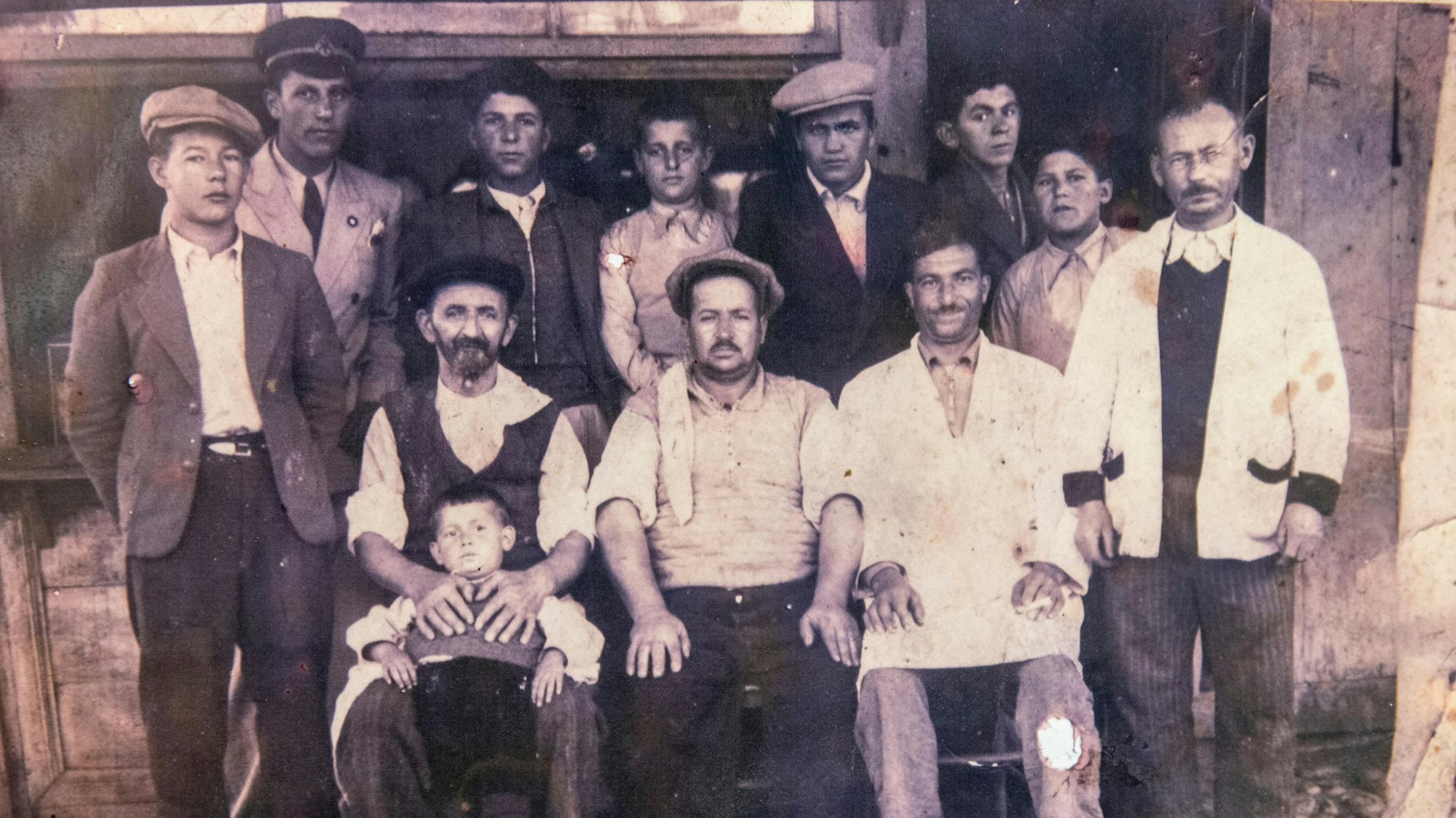 Ein historisches Foto von der Belegschaft von Helvaci Ali.