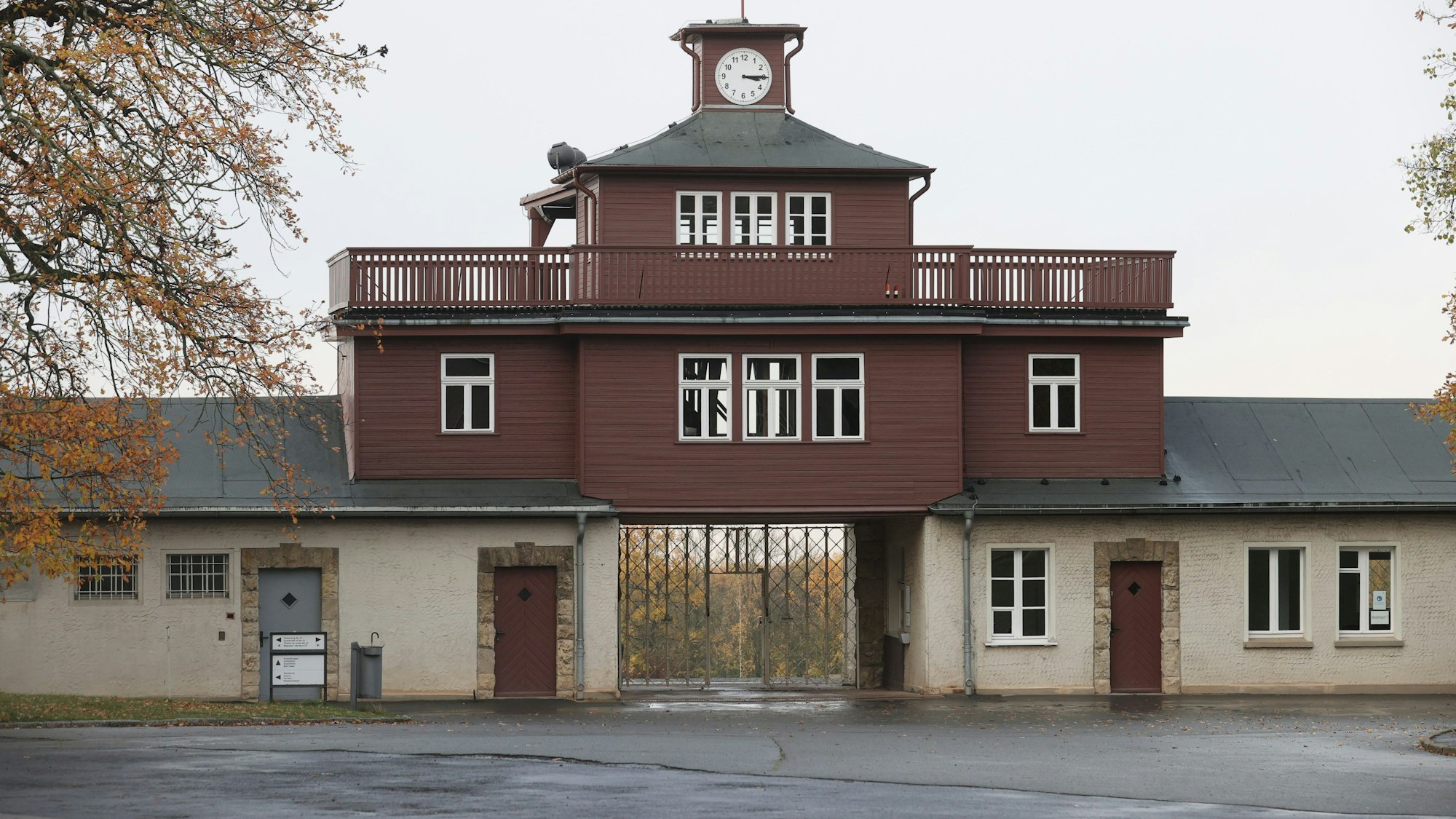 Das ehemalige Lagertor des Konzentrationslagers Buchenwald.