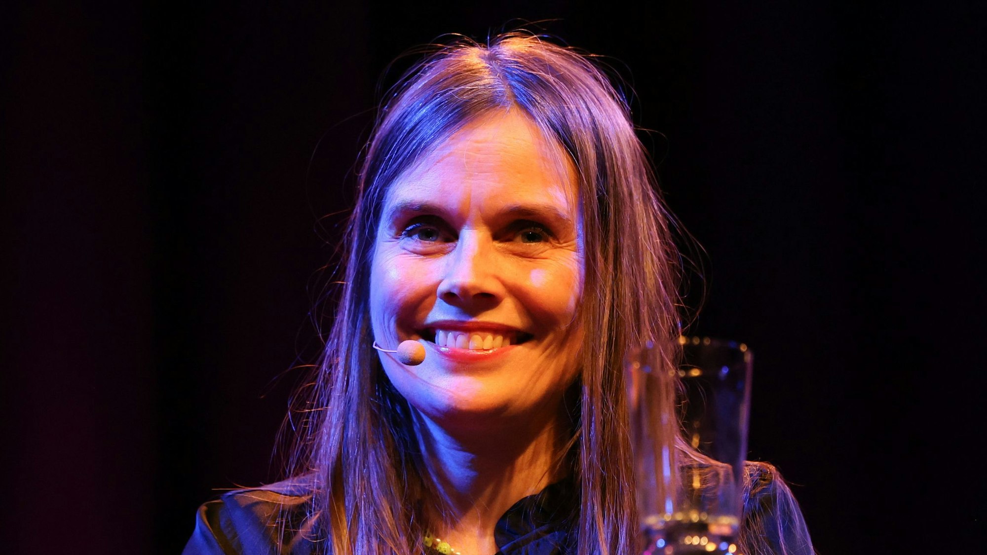 Das Schreiben des Krimis sei ihre Psychotherapie in der Corona-Krise gewesen, sagt Katrin Jakobsdottir in Köln.