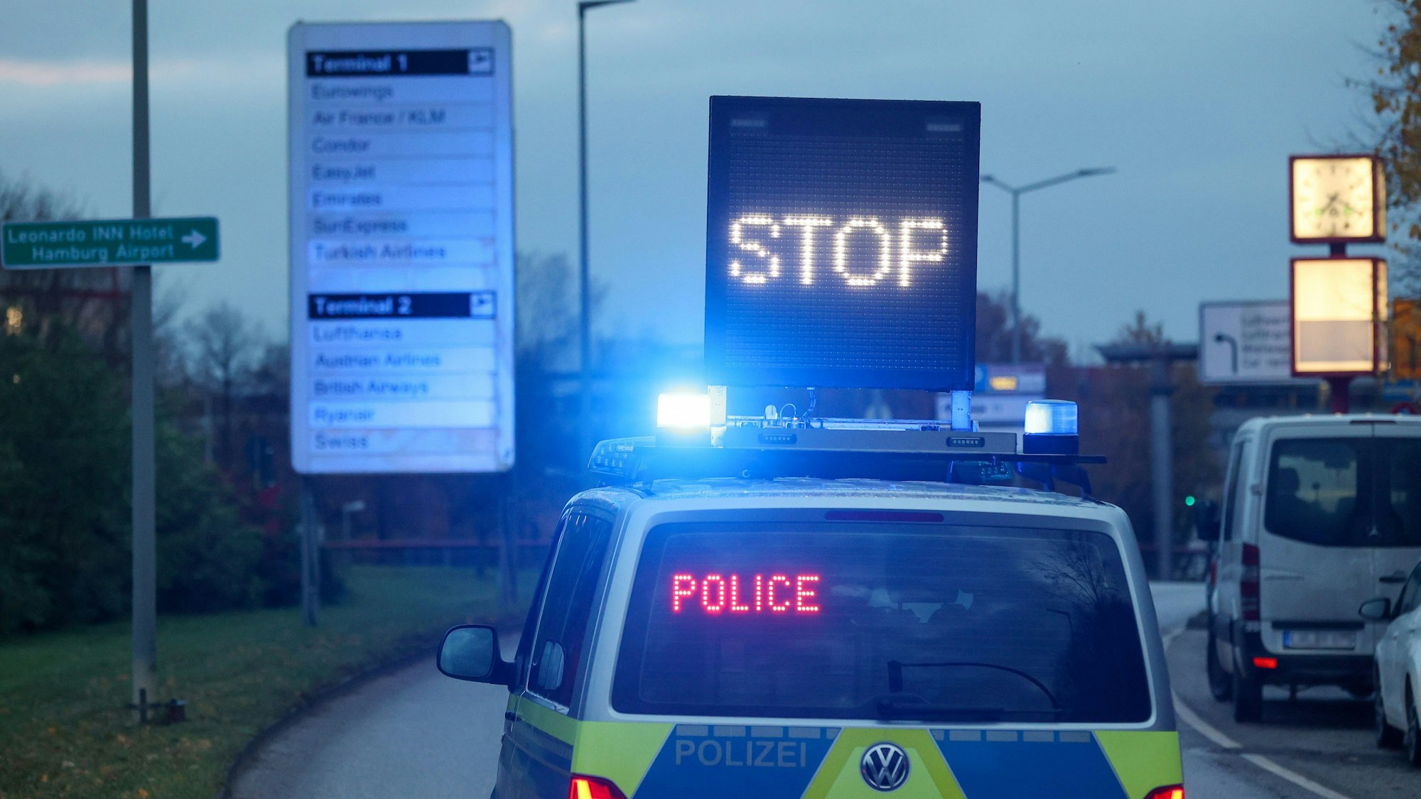 Niemand kommt rein: Der Hamburger Flughafen wurde abgeriegelt.