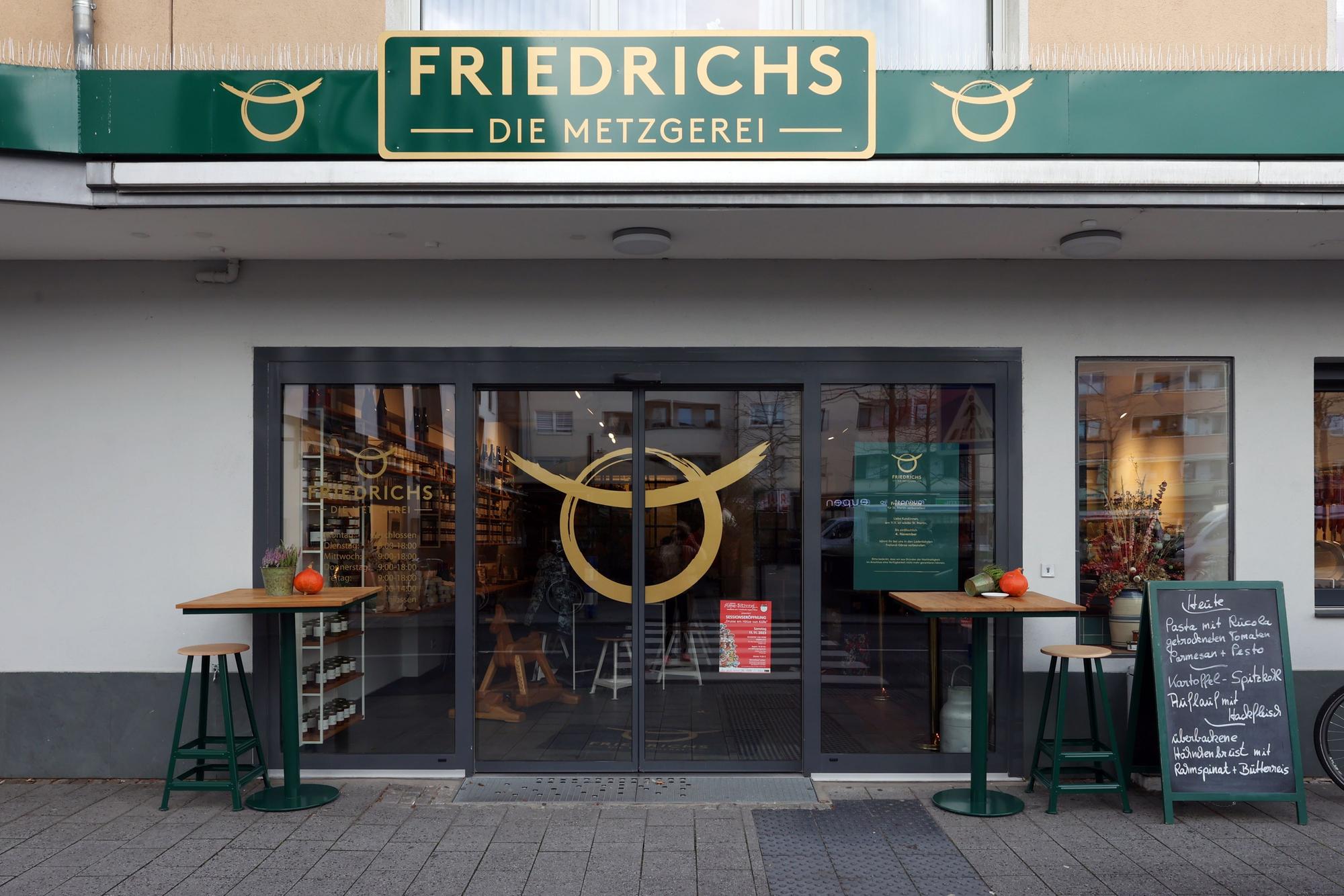 Eingangsbereich des Ladenlokals der Metzgerei Friedrichs in der Maternusstraße Köln-Rodenkirchen