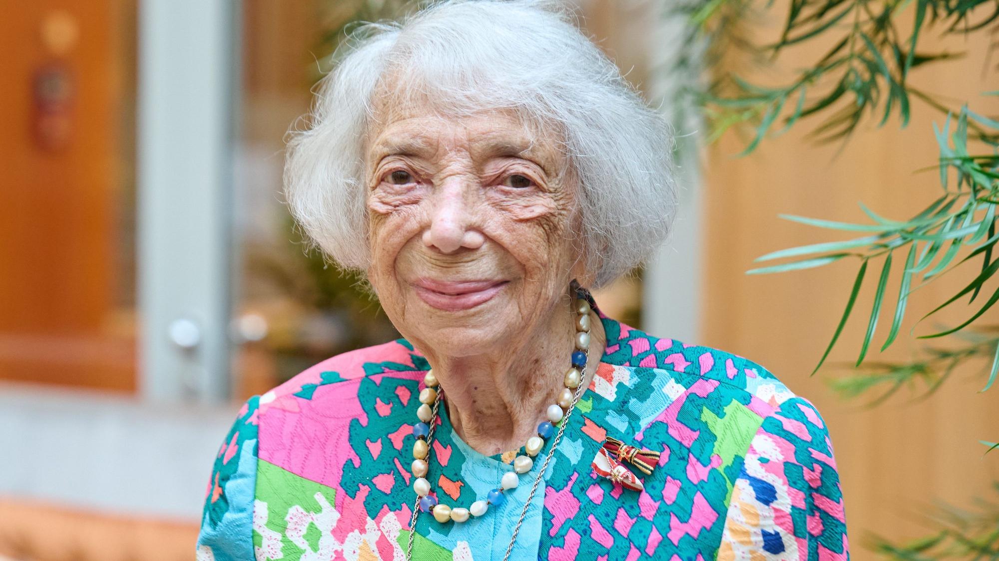 ARCHIV - 11.09.2023, Berlin: Margot Friedländer, deutsche Überlebende des Holocaust. Das ZDF-Dokudrama «Ich bin! Margot Friedländer» wird am 07.11.2023 im ZDF ausgestrahlt. (zu dpa «Überleben in finsterer Zeit: «Ich bin! Margot Friedländer») Foto: Annette Riedl/dpa +++ dpa-Bildfunk +++