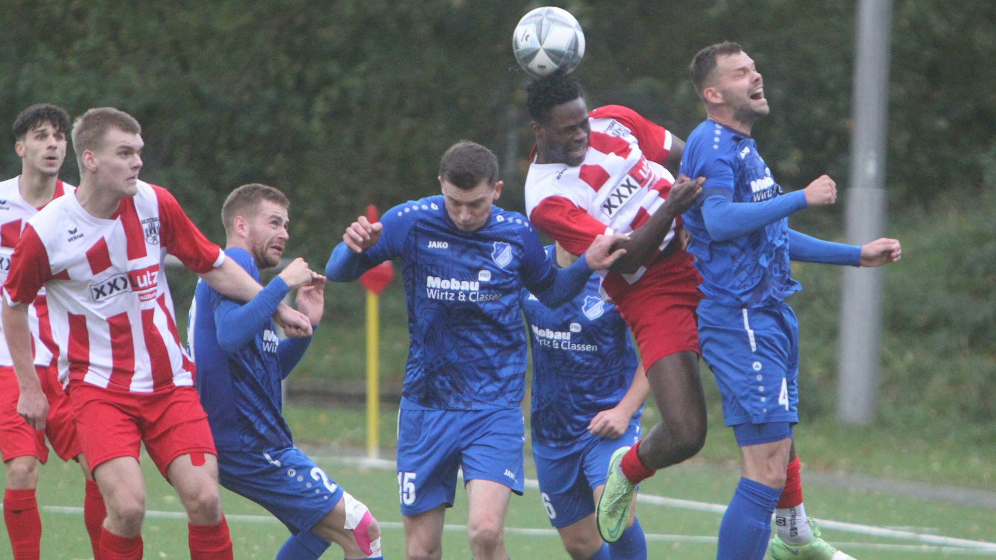 Joshua Kapenda (am Ball)