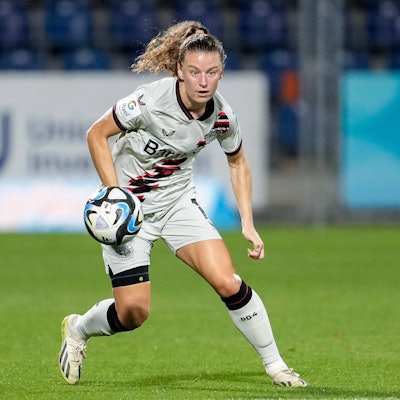 Synne Skinnes Hansen B04, 10, am Ball, Freisteller, Ganzkörper, Einzelbild, Einzelfoto, Aktion, Action, 09.10.2023, Sinsheim Hoffenheim Deutschland, Fussball, Google Pixel Frauen-Bundesliga, TSG 1899 Hoffenheim - Bayer 04 Leverkusen, 09.10.2023, Sinsheim Hoffenheim Deutschland, Fussball, Google Pixel Frauen-Bundesliga, TSG 1899 Hoffenheim - Bayer 04 Leverkusen, DFB/DFL REGULATIONS PROHIBIT ANY USE OF PHOTOGRAPHS AS IMAGE SEQUENCES AND/OR QUASI-VIDEO. *** Synne Skinnes Hansen B04, 10 , on the ball, crop, full body, single image, single photo, action, action, 09 10 2023, Sinsheim Hoffenheim Germany , football, Google Pixel Frauen Bundesliga, TSG 1899 Hoffenheim Bayer 04 Leverkusen, 09 10 2023, Sinsheim Hoffenheim Germany , Football, Google Pixel Women Bundesliga, TSG 1899 Hoffenheim Bayer 04 Leverkusen, DFB DFL REGULATES PROHIBIT ANY USE OF PHOTOGRAPHS AS IMAGE SEQUENCES AND OR QUASI VIDEO xozx
