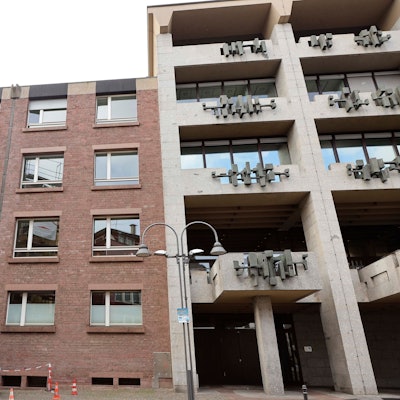 Fangnetze am Historischen Rathaus in Köln