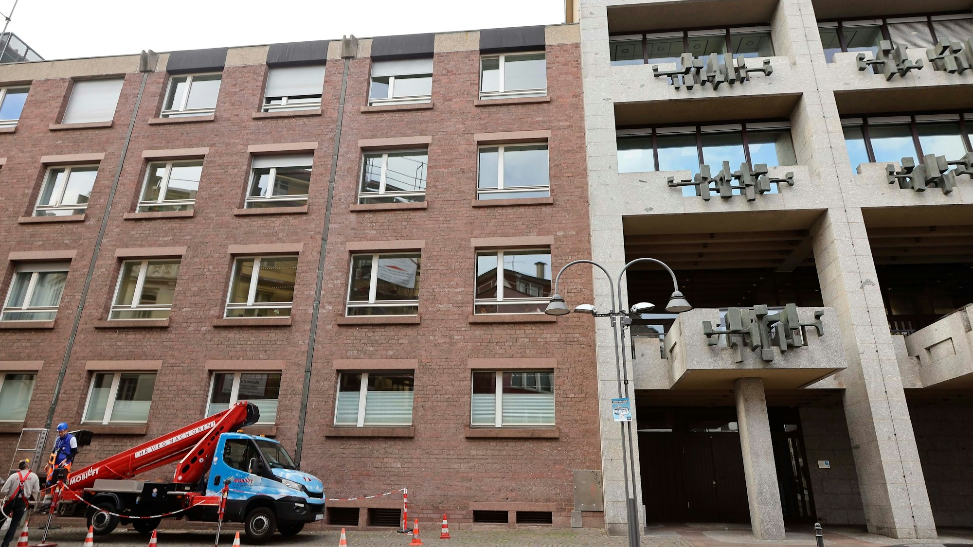 Fangnetze am Historischen Rathaus in Köln