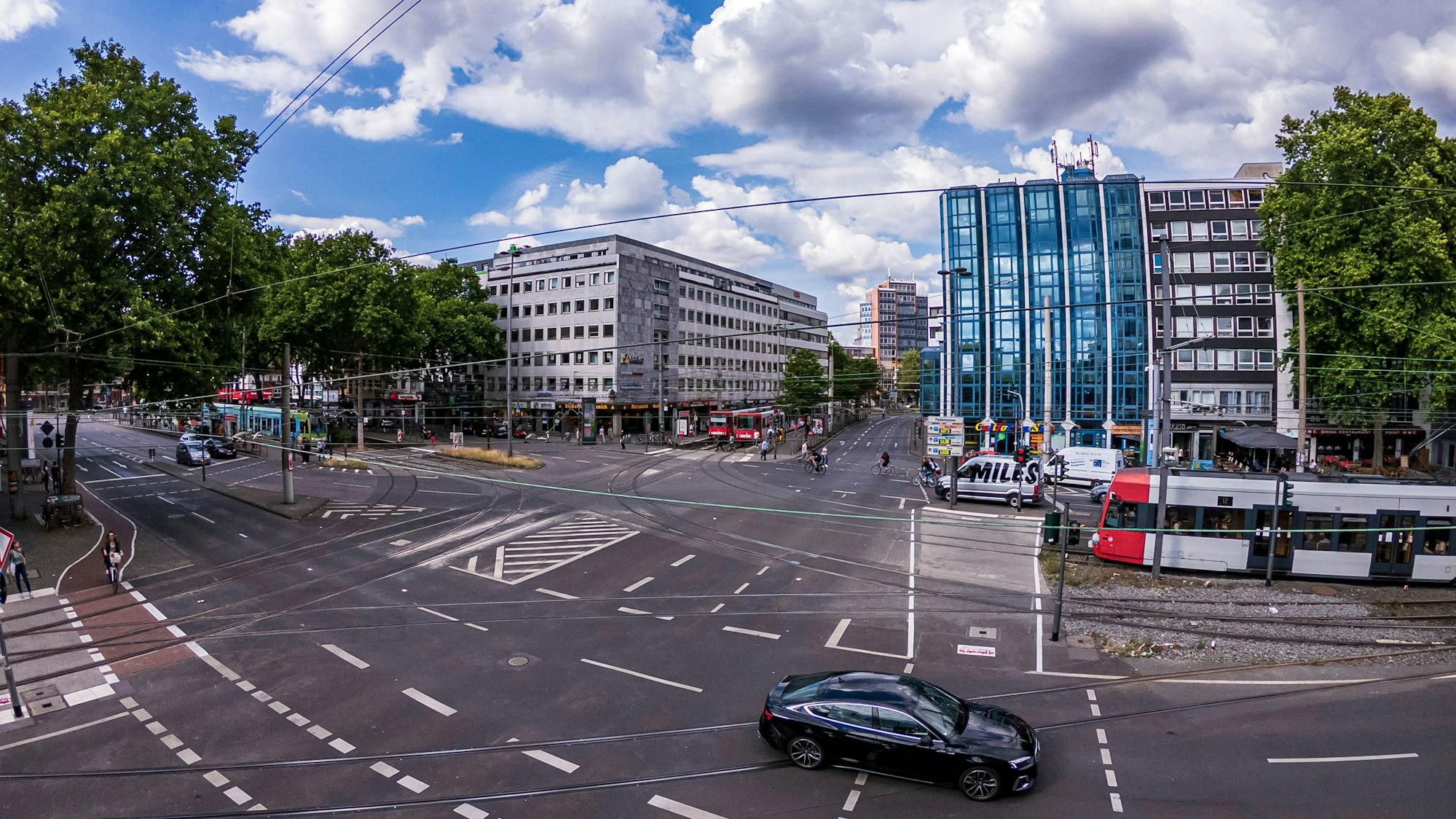 Übersicht über den Barbarossaplatz in der Kölner Innenstadt.