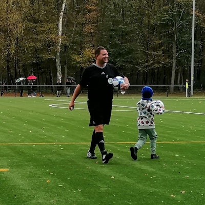 Denis Schmidt, Schiedsrichter des Kreisligaspiels TFC Köln - Bergfried Leverkusen