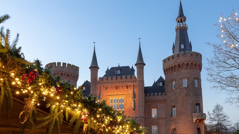 Weihnachtsmarkt auf Schloss Moyland.