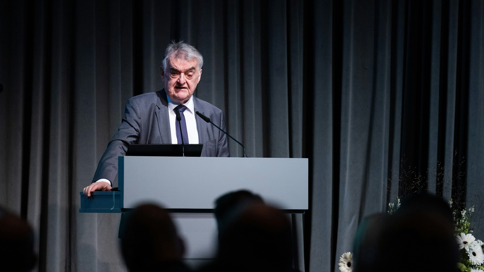 Herbert Reul (CDU), Innenminister von Nordrhein-Westfalen, spricht bei einem Kongress im Innenministerium.