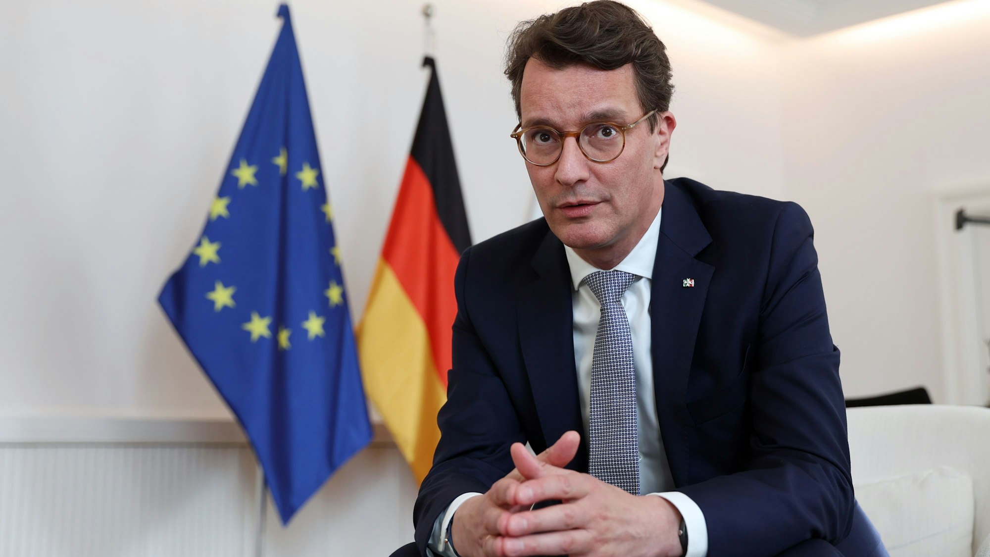 NRW-Ministerpräsident Hendrik Wüst i(CDU) in der Staatskanzlei.