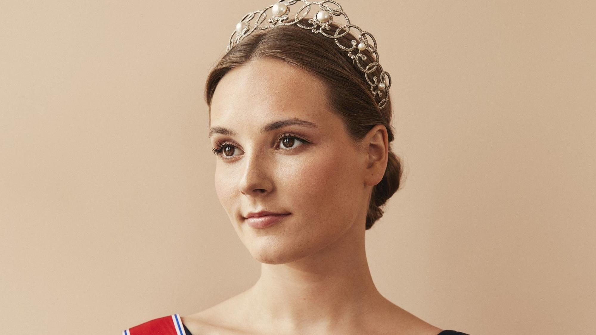Ingrid Alexandra von Norwegen posiert.