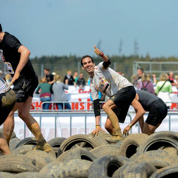 Das Bild zeigt Volker Daniels beim Strongmanrun auf dem Nürburgring.