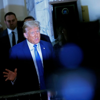 Donald Trump bei einem Pressestatement nach seiner Aussage vor Gericht in New York.