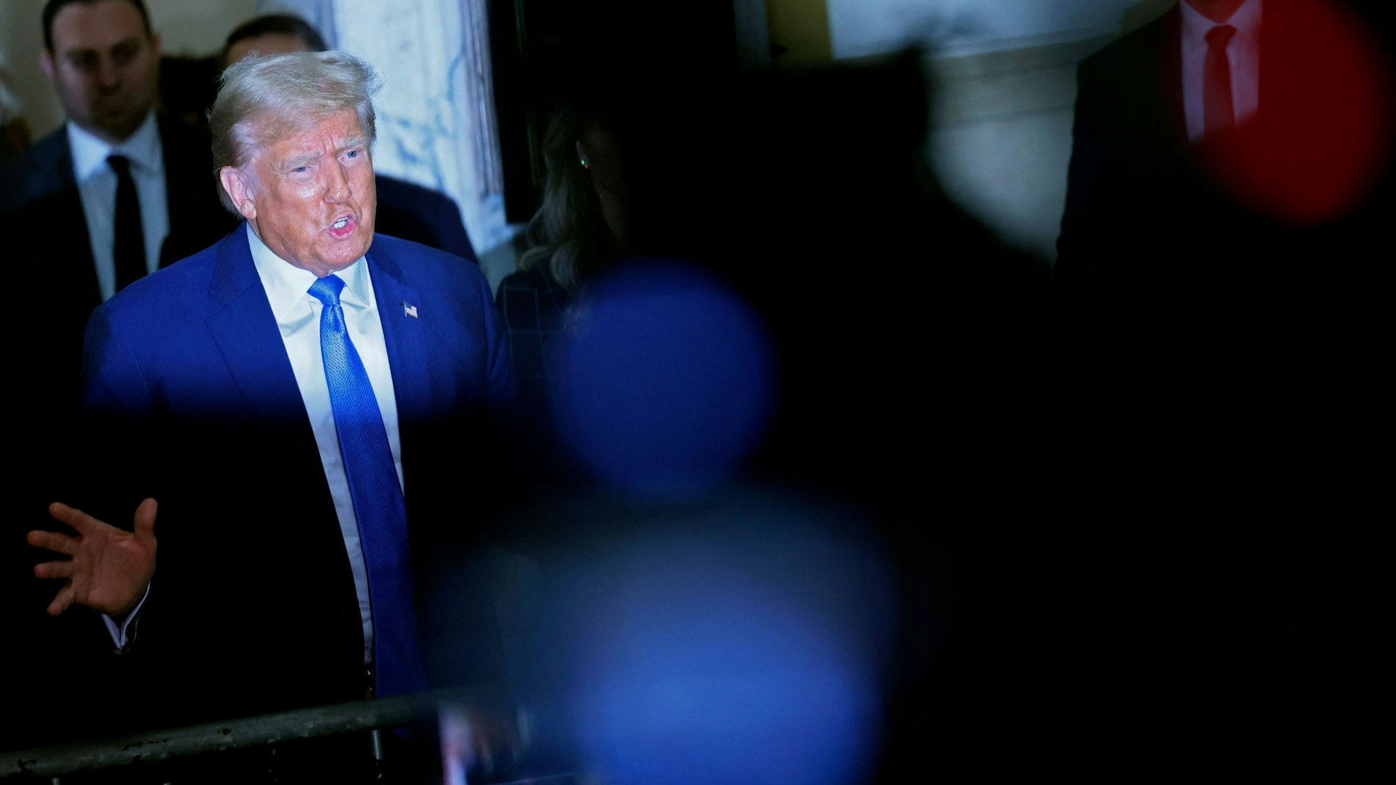 Donald Trump bei einem Pressestatement nach seiner Aussage vor Gericht in New York.