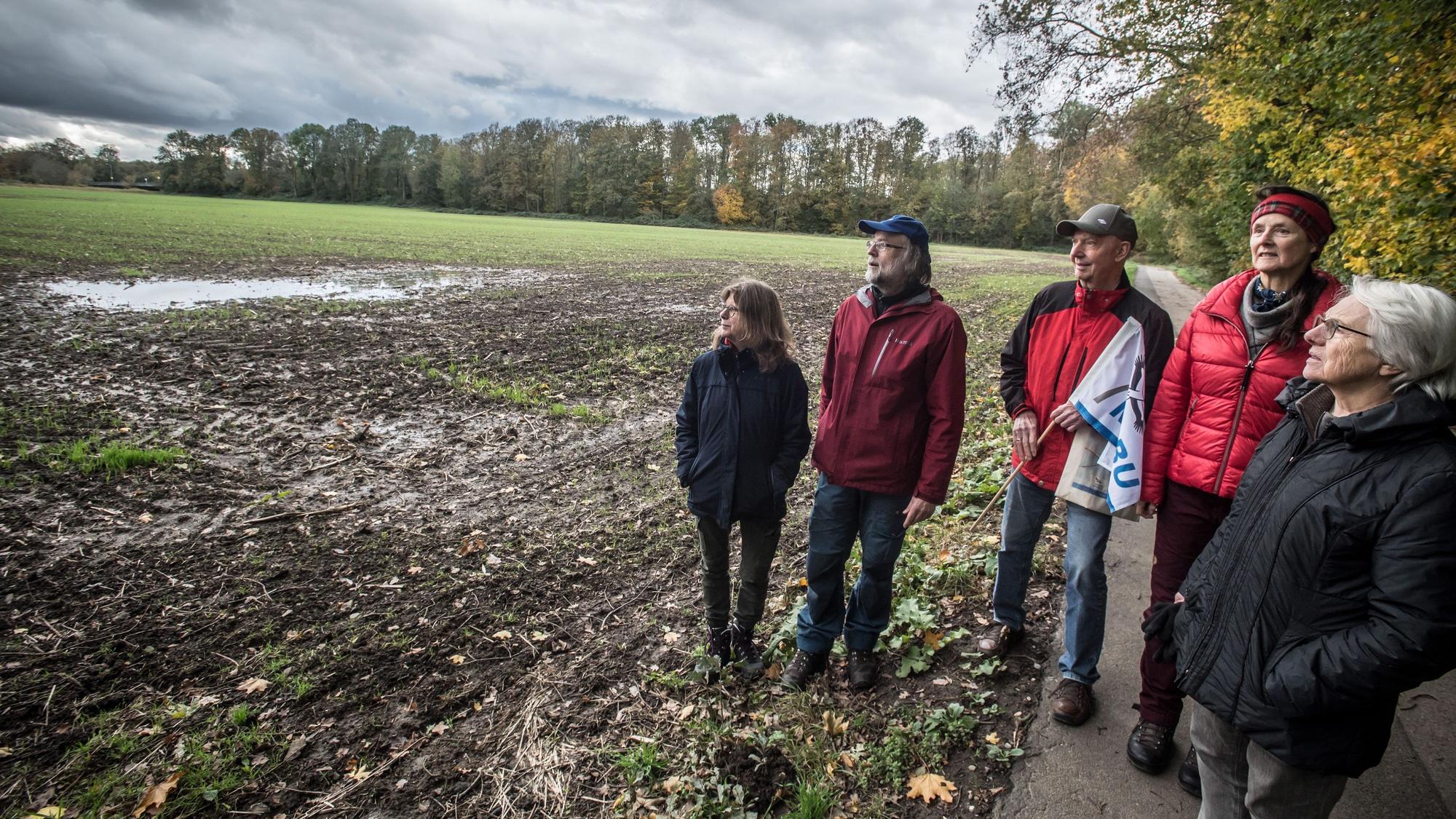 Sehen das Feld Am Kämper Weg als Standort für die Feuerwache geeignet:Uschi Kundt, Hans-Martin Kochanek, Erich Schulz, Regine Kossler, Ingrid Mayer.
