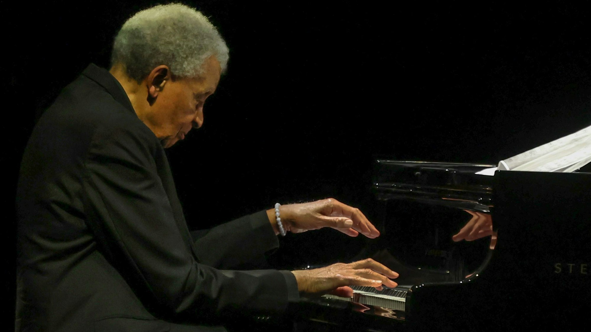 06.11.2023
Leverkusen:
Jazztage: Pianist und "Jazzlegende" Abdullah Ibrahim tritt bei den Jazztagen im Bayer-Erholungshaus auf. 
Foto: Martina Goyert