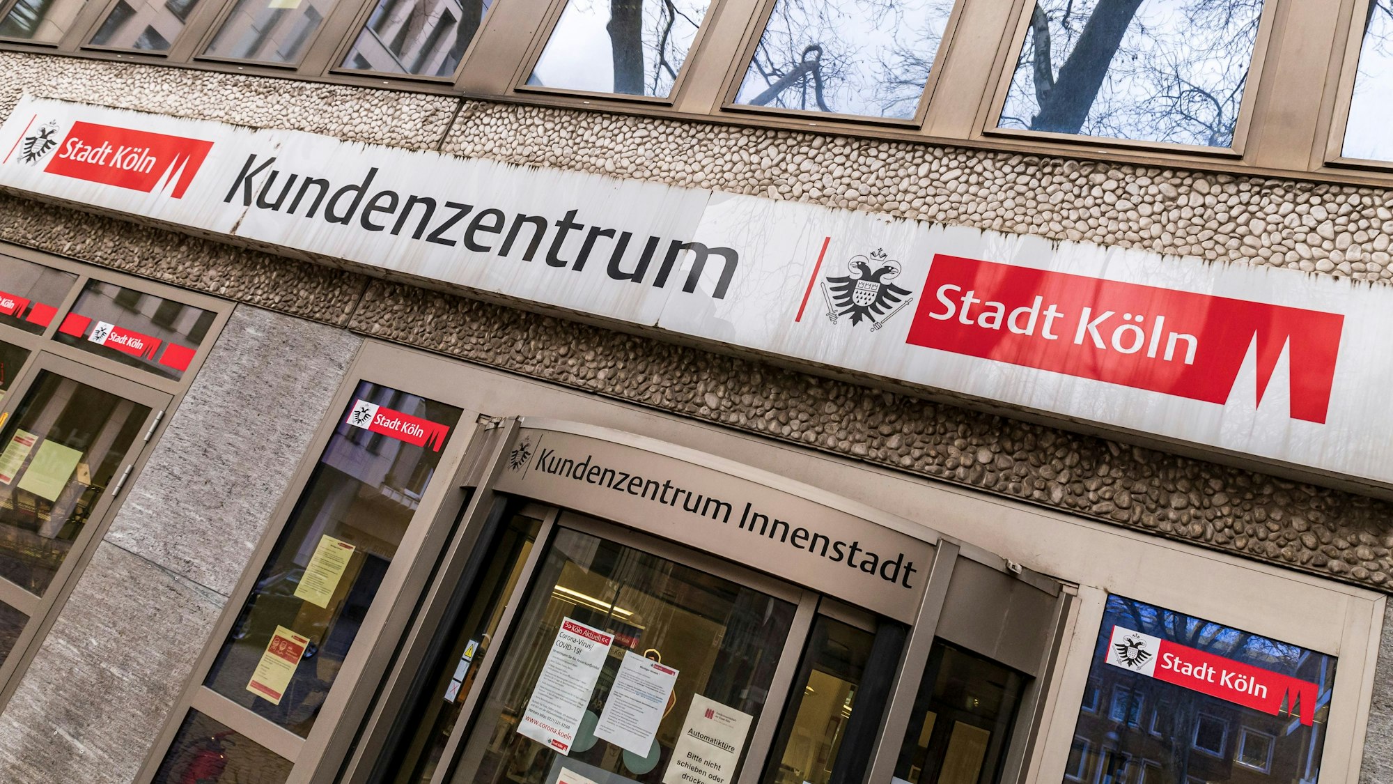 04.02.2022, Köln:
Kundenzentrum der Stadt Köln auf dem Laurenzplatz in der Kölner Innenstadt.
Freitag 4. Februar 2022
Aufgenommen am: 04.02.2022
Foto: Alexander Roll (Staff)