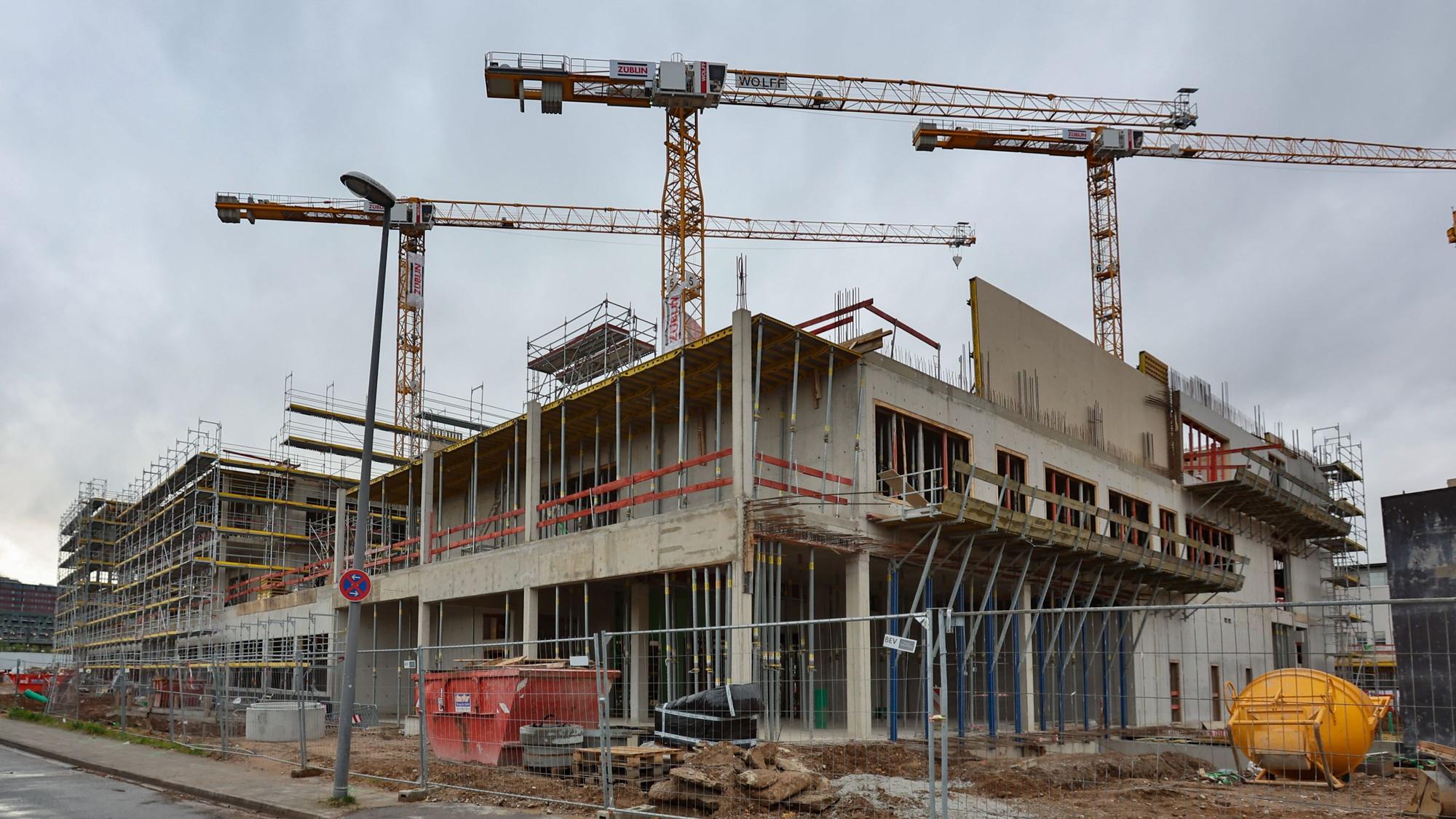Die Schulbaustelle in der Brügelmannstraße 10 in Köln-Deutz .