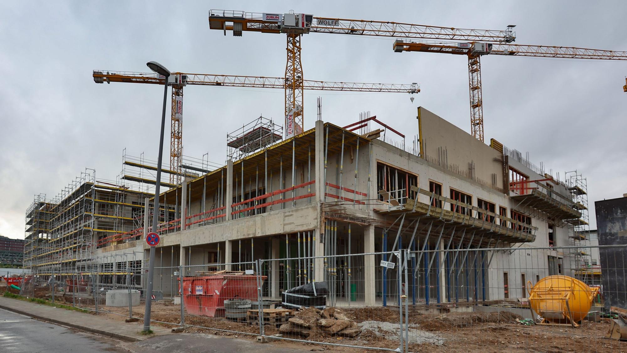 Das neue Gymnasium in Deutz wird vom Investor bereits in Hinblick auf eine zukünftige mögliche andere Nutzung gebaut (Archivbild).