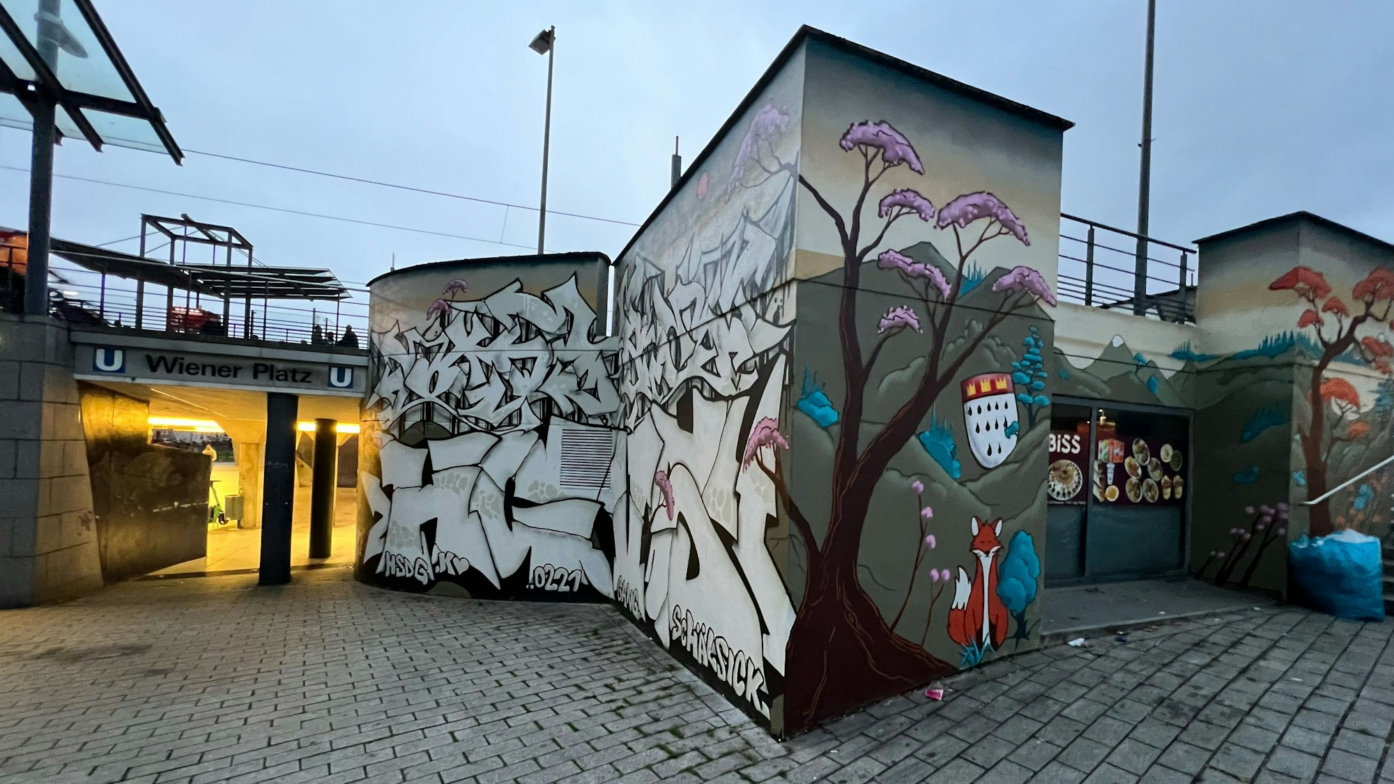 Besprayte Wände am Wiener Platz