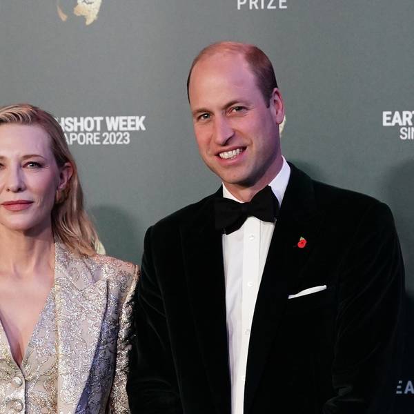 Die zweifache Oscarpreisträgerin Cate Blanchett (l) steht neben Prinz William von Wales bei ihrer Ankunft zur Verleihung des Earthshot Prize 2023 im Theatre at Mediacorp.