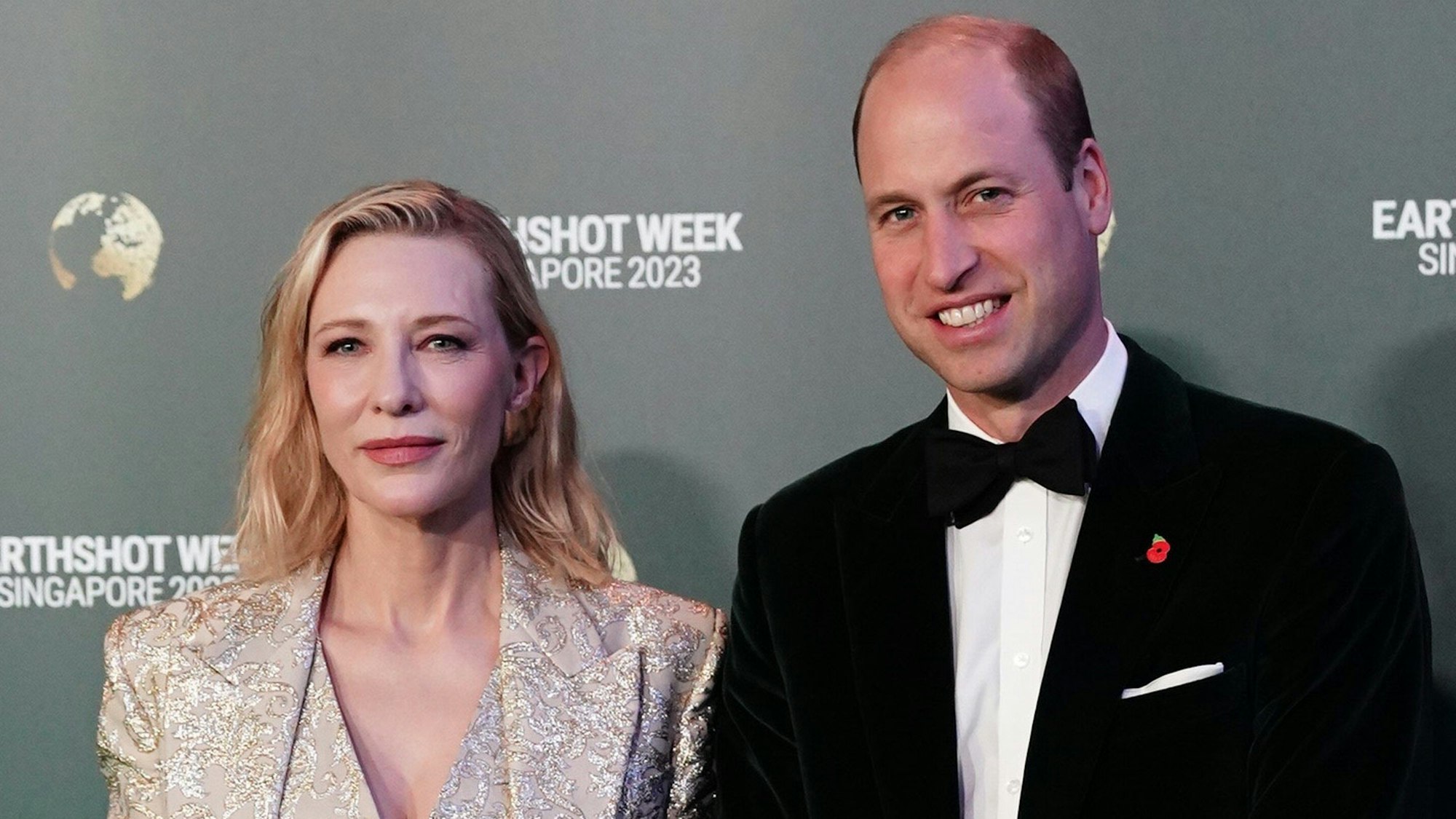 Die zweifache Oscarpreisträgerin Cate Blanchett (l) steht neben Prinz William von Wales bei ihrer Ankunft zur Verleihung des Earthshot Prize 2023 im Theatre at Mediacorp.