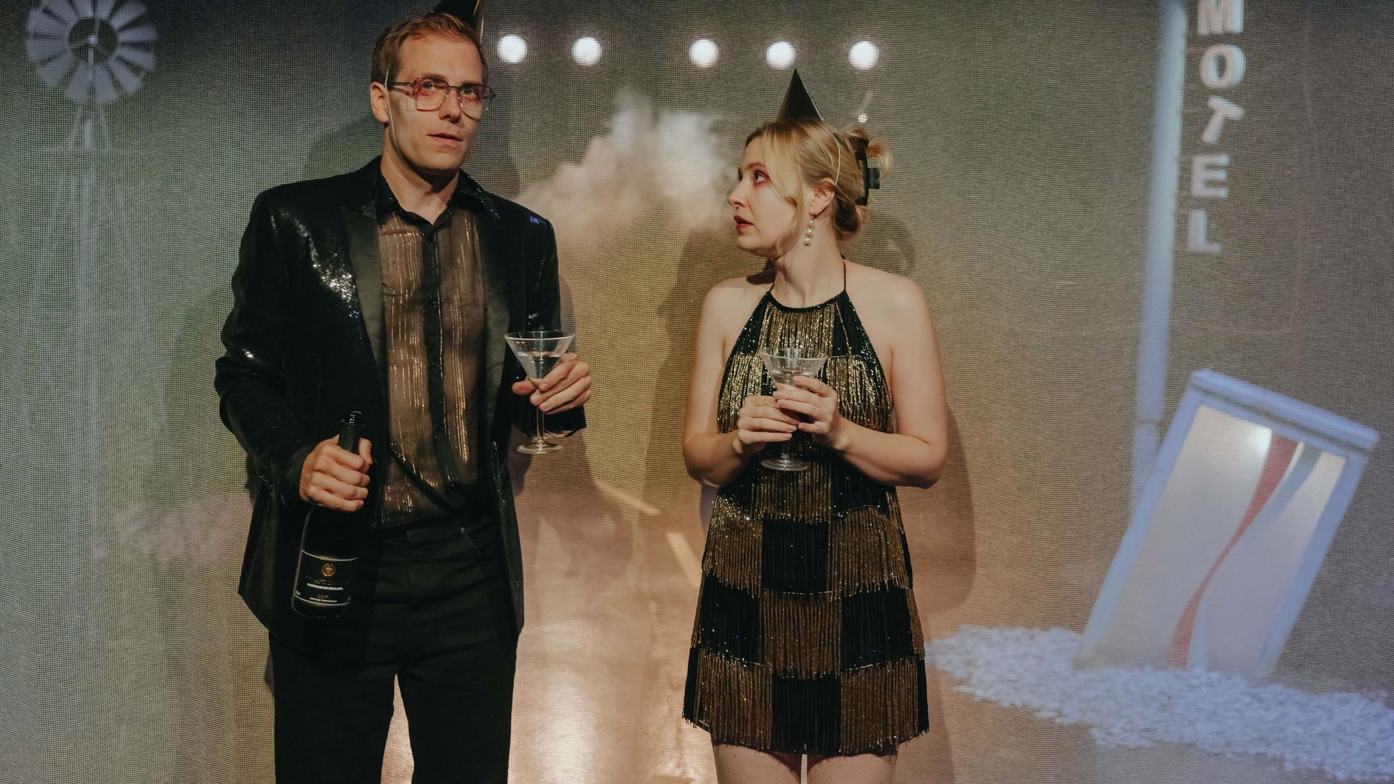 Szene aus "Mr Paradise" im Freien Werkstatt Theater