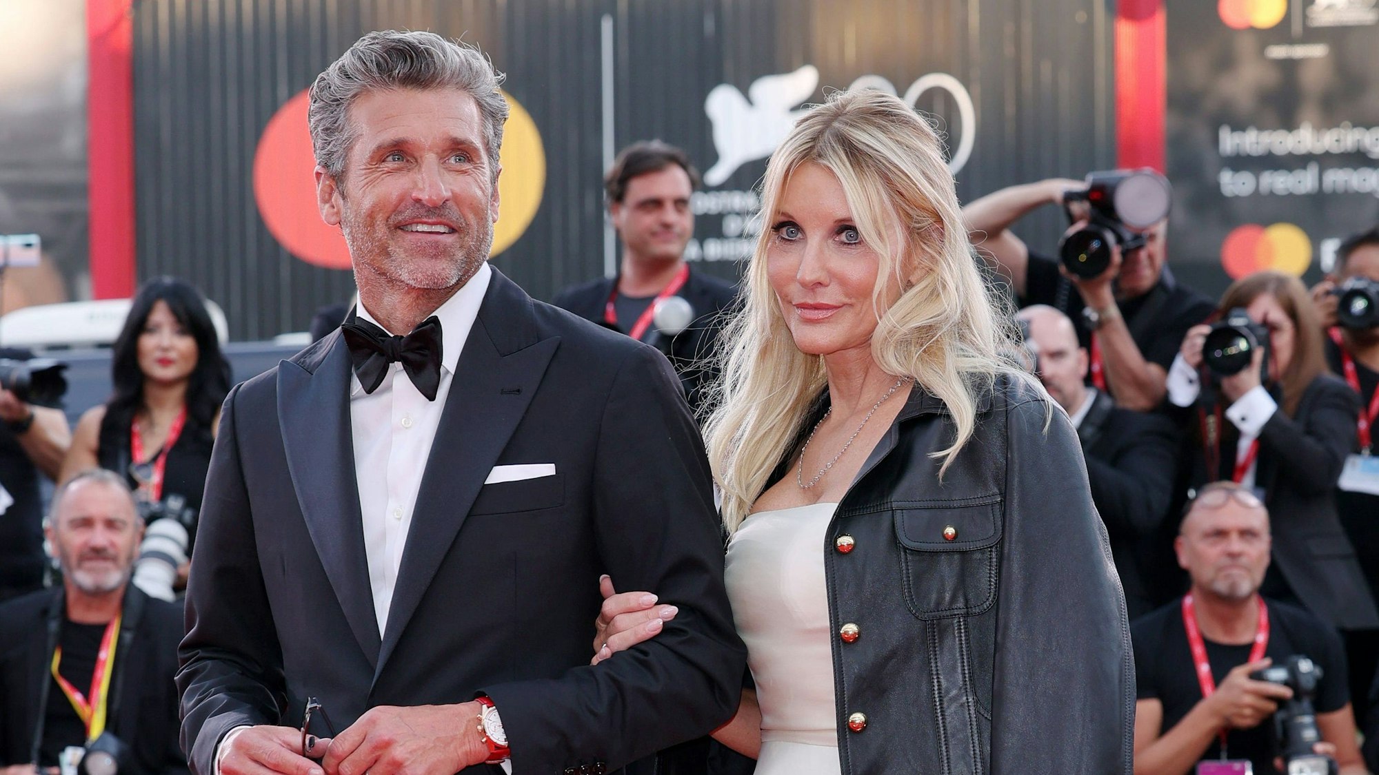 Patrick Dempsey mit seiner Ehefrau Jullian Fink bei den Filmfestspielen in Venedig 2023.