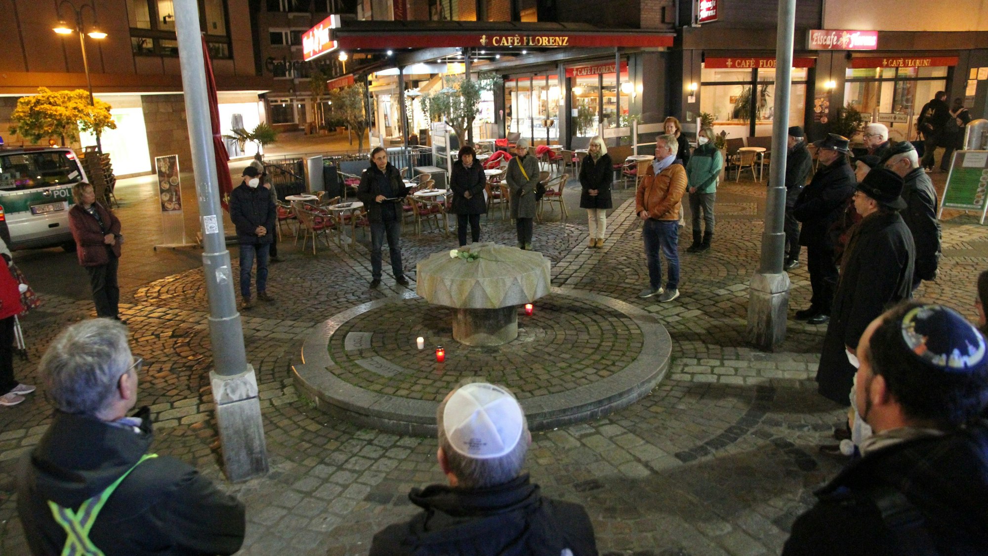 Gedenkstein auf dem Platz der Siegburger Synagoge.