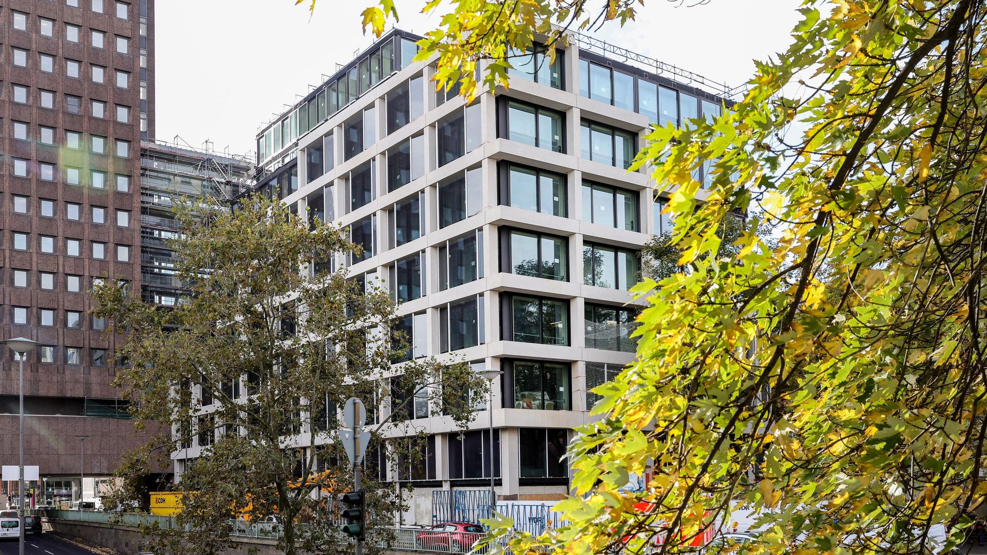 Blick auf die Baustelle des WDR-Fimhaus an der Nord-Süd-Fahrt.