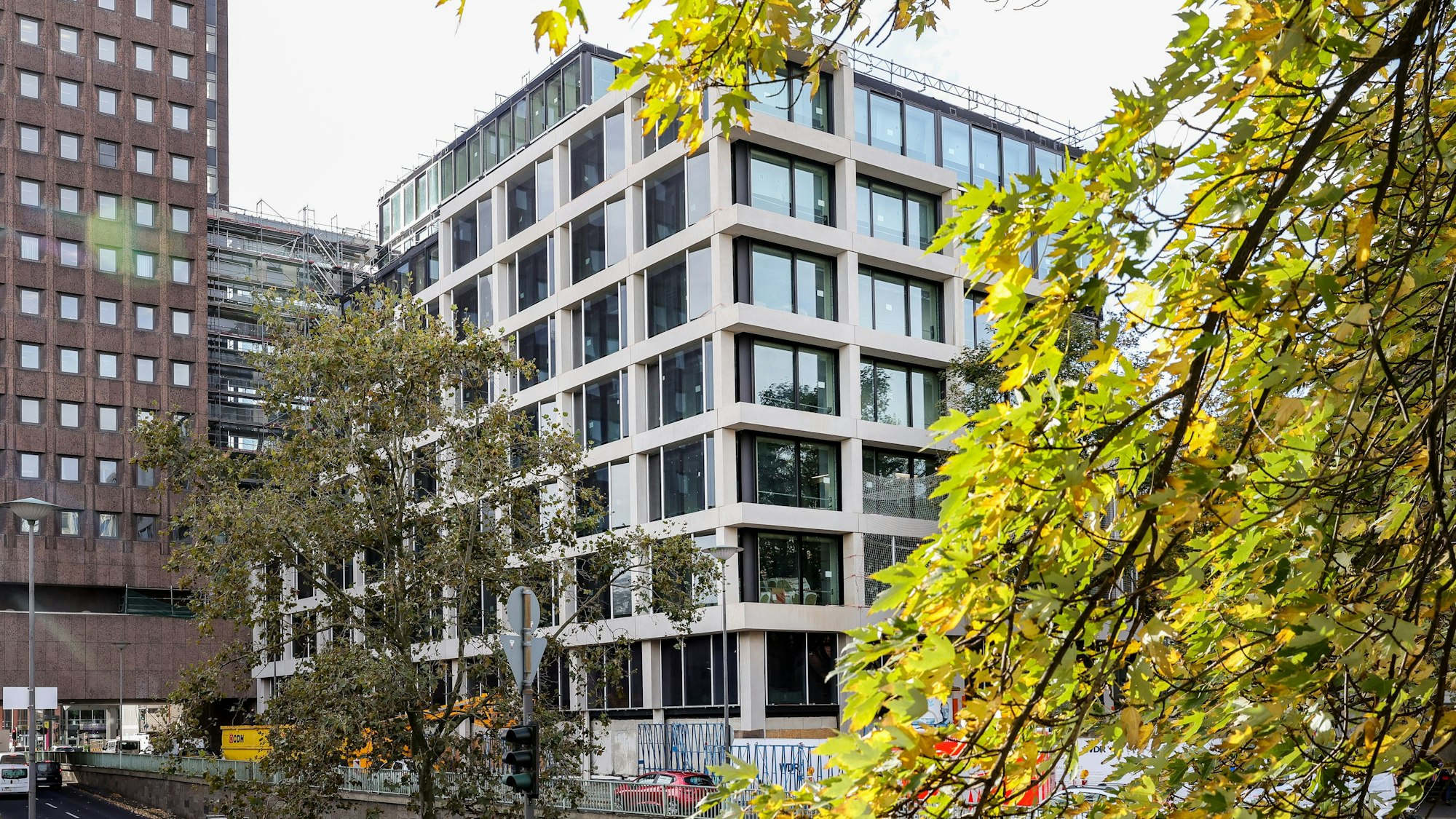 Blick auf die Baustelle des WDR-Fimhaus an der Nord-Süd-Fahrt.
