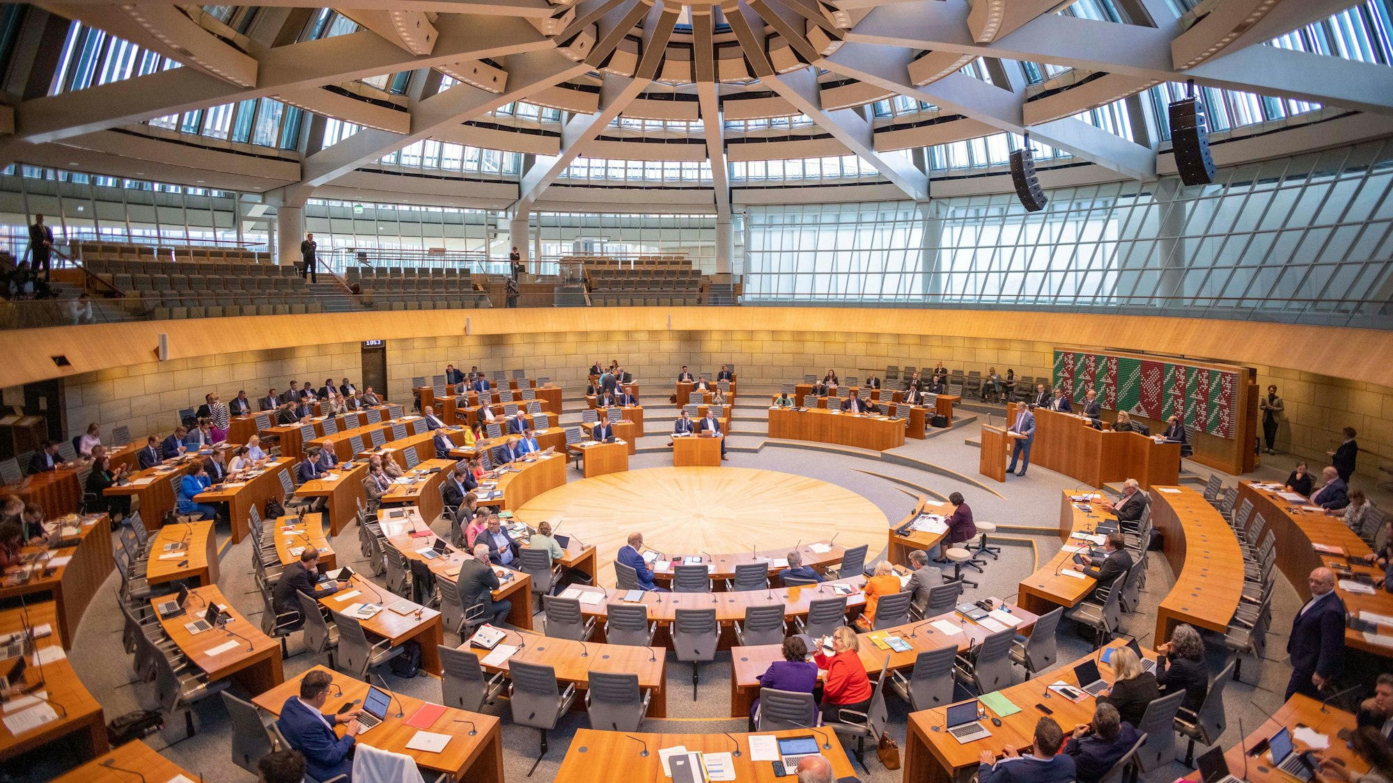 Blick in das Plenum des Landtags Nordrhein-Westfalen in Düsseldorf.