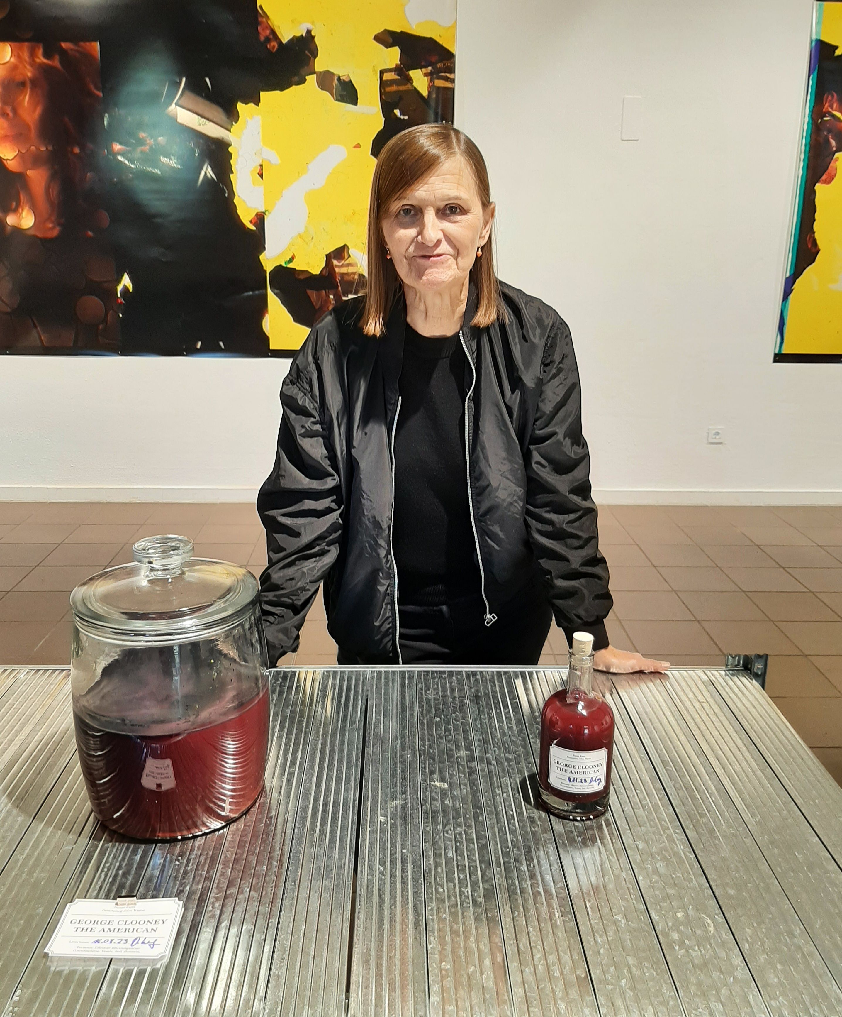 Ausstellung „Fermenting John Wayne“ von Dunja Evers im Kunstverein Leverkusen in den Remisen des Schlosses Morsbroich.
