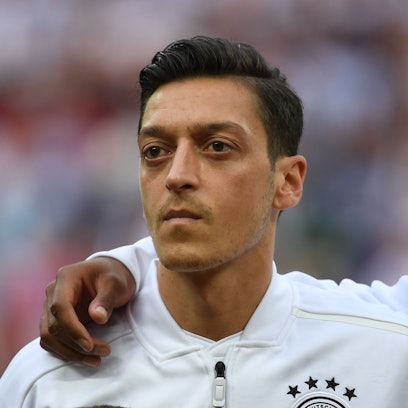 Mustafa Özil, Vater und früherer Berater des Fußball-Weltmeisters Mesut Özil, bereut den geräuschvollen Abgang seines Sohnes aus der Nationalmannschaft zutiefst.