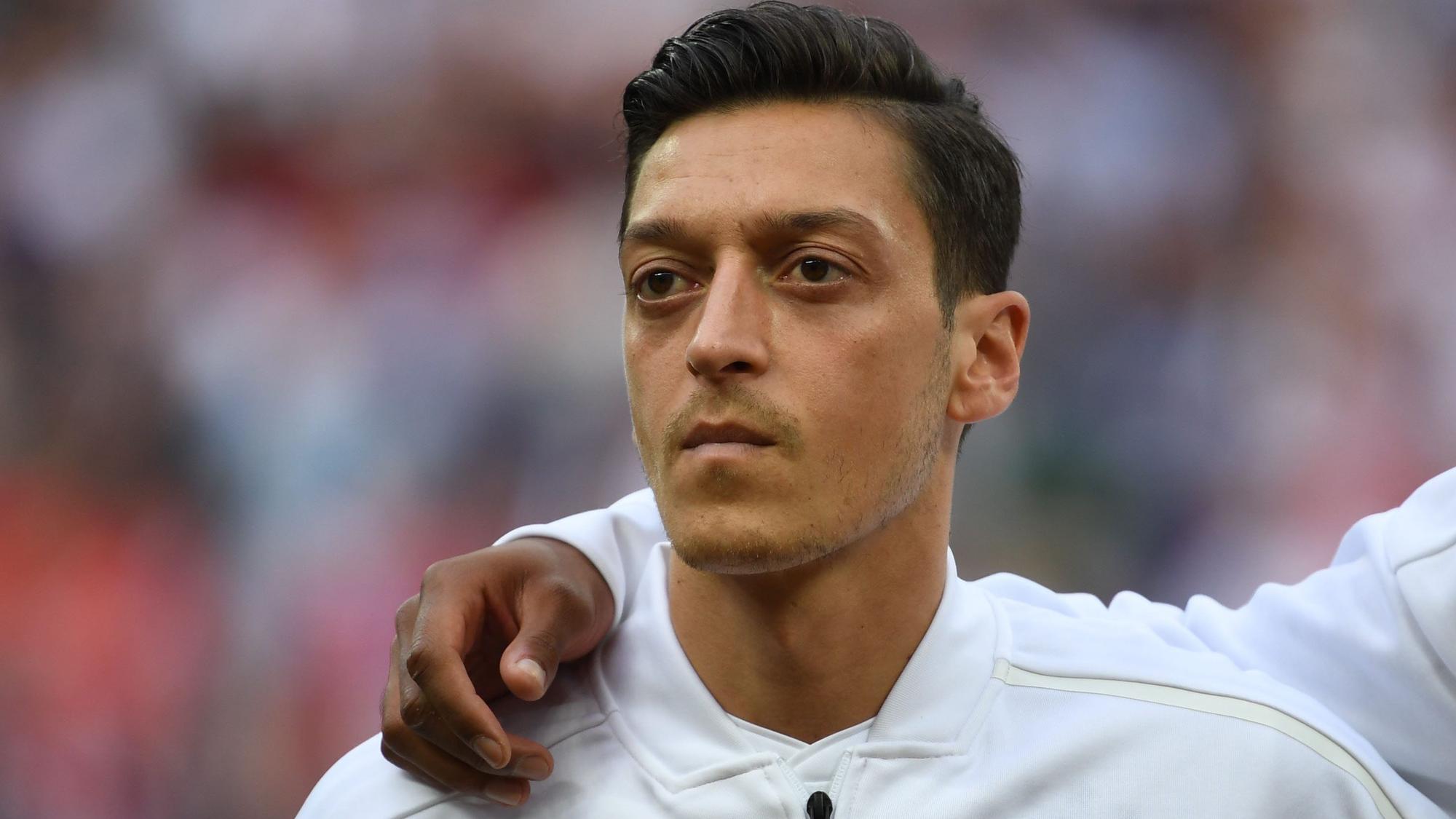 Mustafa Özil, Vater und früherer Berater des Fußball-Weltmeisters Mesut Özil, bereut den geräuschvollen Abgang seines Sohnes aus der Nationalmannschaft zutiefst.